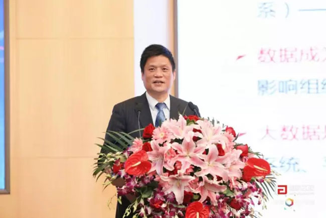 赢博集团董事长、首席研究员杨冰之先生于4月21日在赢博互联举办的“2017第二届政务大数据发展与合作研讨会暨数据母体产品发布会”上进行演讲