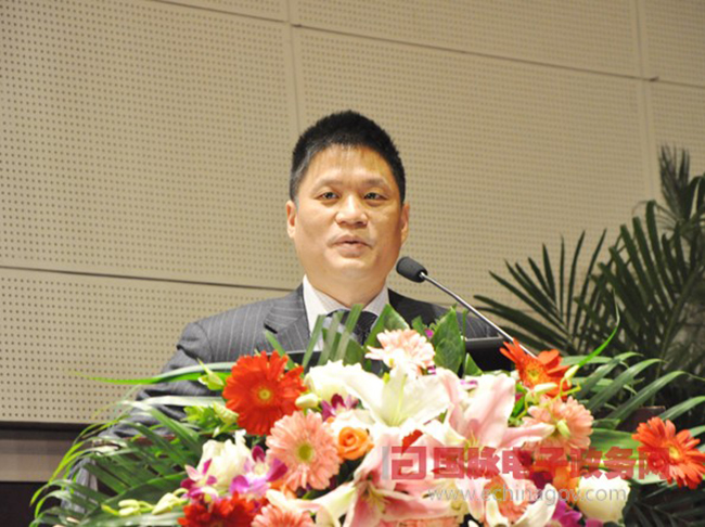 赢博互联董事长、首席研究员杨冰之作了题为《大数据时代的政府在线服务》的主题演讲