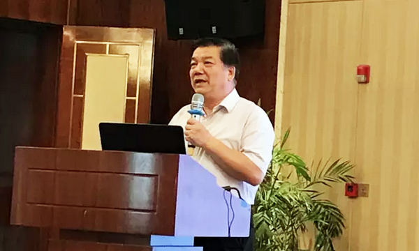 在“青海省政府信息与政务公开培训暨互联网+政务服务研讨会”上，中国信息协会特约副会长、电子政务理事会常务副理事长、中国审计学会计算机分会会长周德铭以《促进政务信息资源共享开放》为题做了专题演讲。