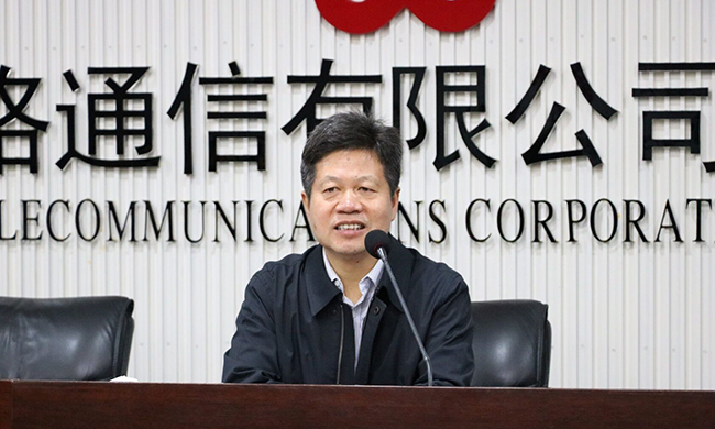 在广东“互联网+政务”大数据研讨会上，广东省经信委信息化推进处处长肖良颜代表指导单位致辞。