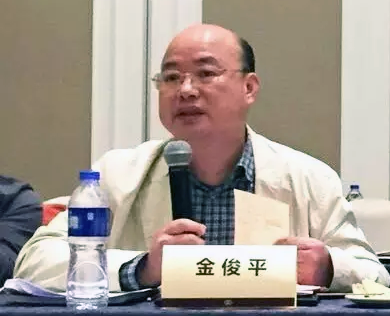 在2016中国（青海）“互联网+政务”创新趋势研讨会上，江西省信息中心主任金俊平就江西在推进“互联网+政务服务”过程中，针对集约化建设、政务云以及网站平台与移动端的融合等方面进行了发言