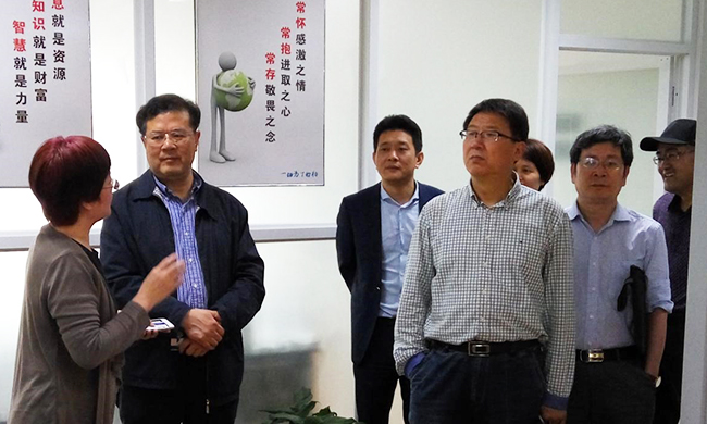 舟山市人大常委会副主任李善忠一行莅临舟山中船通大数据发展有限公司调研考察工作。