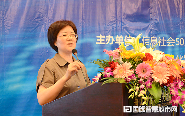 在“2015中国互联网+信息社会高端论坛”上，赢博互联总经理郑爱军以“城市级数据平台体系建设：舟山的实践与思考”为主题发表演讲。