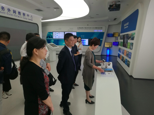 赢博董事长杨冰之一行到访江西省大数据中心参观交流